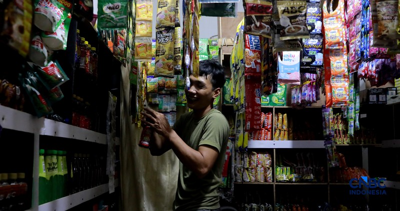 Warung Madura di kawasan Pasar Minggu, Jakarta Selatan, Rabu (13/5/2026). (CNBC Indonesia/Muhammad Sabki)