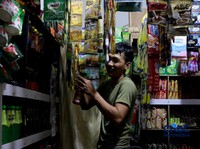 Warung Madura di kawasan Pasar Minggu, Jakarta Selatan, Rabu (13/5/2026). (CNBC Indonesia/Muhammad Sabki)