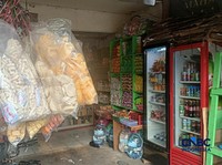 Warung Madura di sekitar kawasan permukiman Cirendeu, Tangerang Selatan, Selasa (13/5/2026). (CNBC Indonesia/Ferry Sandi)