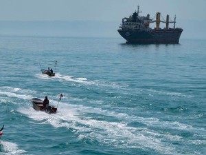 Selat Hormuz Kembali Membara, Trump Ancam Serang Oman