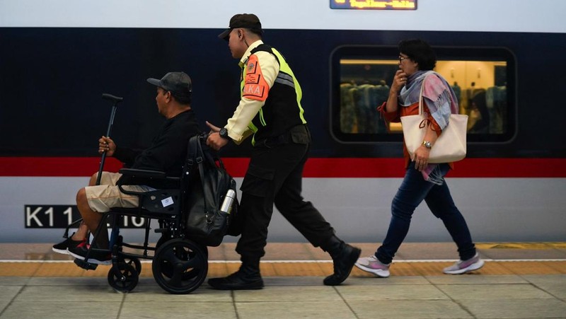 Penumpang Kereta Cepat Whoosh mulai padati Stasiun Halim, Jakarta, Kamis (14/5/2026).