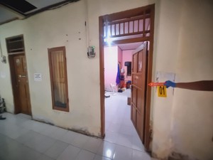 Wanita Ditemukan Membusuk di Kamar Kos Makassar, Muka Tertutup Bantal