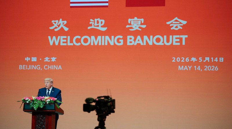 Presiden AS Donald Trump berbicara pada jamuan makan malam kenegaraan bersama Presiden China Xi Jinping di Balai Besar Rakyat di Beijing, China, 14 Mei 2026.