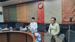 Ultimatum Gerindra pada Anggota DPRD Jember Main Game-Merokok Saat Rapat