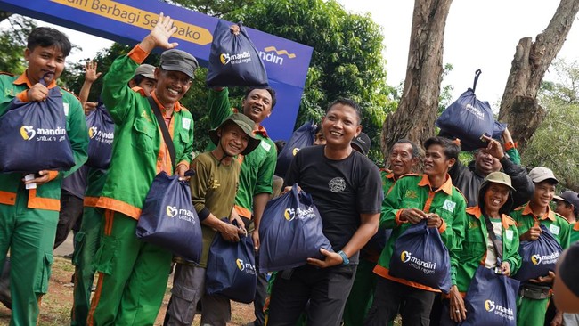 Perkuat Kepedulian Sosial, Bank Mandiri Salurkan 28.000 Paket Sembako