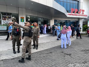 Cerita Kepanikan Keluarga Pasien Saat PPJT RSUD dr Soetomo Terbakar