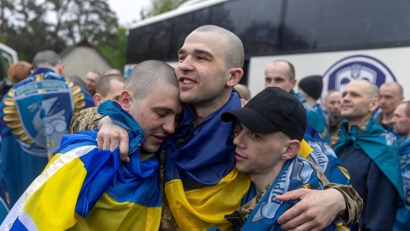 Otoritas Rusia dan Ukraina saling melakukan pertukaran tahanan terbaru pekan ini, Jumat (15/5/2026). Total 40 tentara telah dibebaskan dalam pertukaran tahanan itu. REUTERS/Thomas Peter)