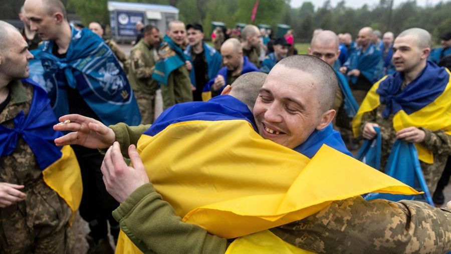 Otoritas Rusia dan Ukraina saling melakukan pertukaran tahanan terbaru pekan ini, Jumat (15/5/2026). Total 40 tentara telah dibebaskan dalam pertukaran tahanan itu. REUTERS/Thomas Peter)