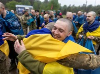 Otoritas Rusia dan Ukraina saling melakukan pertukaran tahanan terbaru pekan ini, Jumat (15/5/2026). Total 40 tentara telah dibebaskan dalam pertukaran tahanan itu. REUTERS/Thomas Peter)