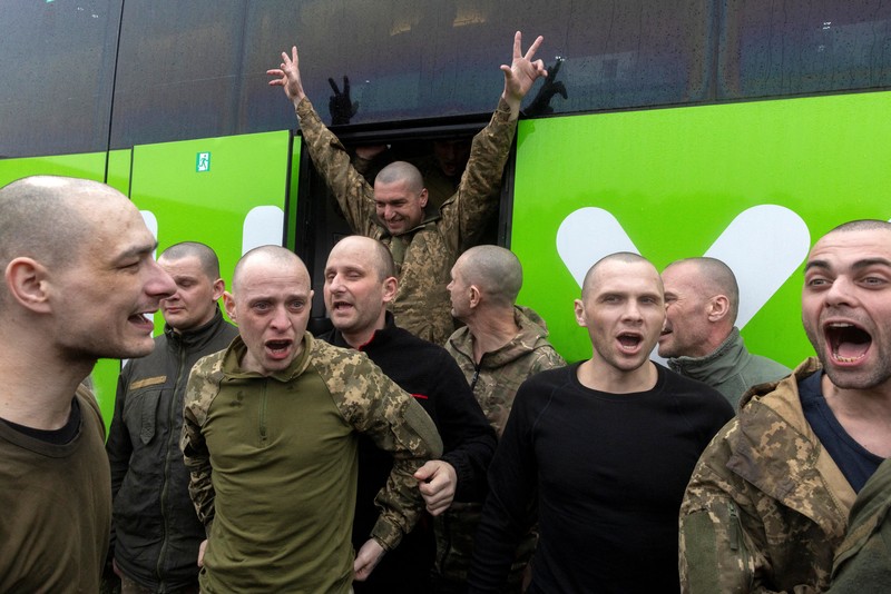 Otoritas Rusia dan Ukraina saling melakukan pertukaran tahanan terbaru pekan ini, Jumat (15/5/2026). Total 40 tentara telah dibebaskan dalam pertukaran tahanan itu. REUTERS/Thomas Peter)