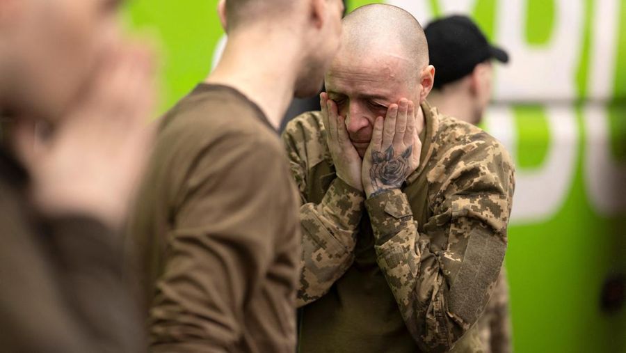 Otoritas Rusia dan Ukraina saling melakukan pertukaran tahanan terbaru pekan ini, Jumat (15/5/2026). Total 40 tentara telah dibebaskan dalam pertukaran tahanan itu. REUTERS/Thomas Peter)