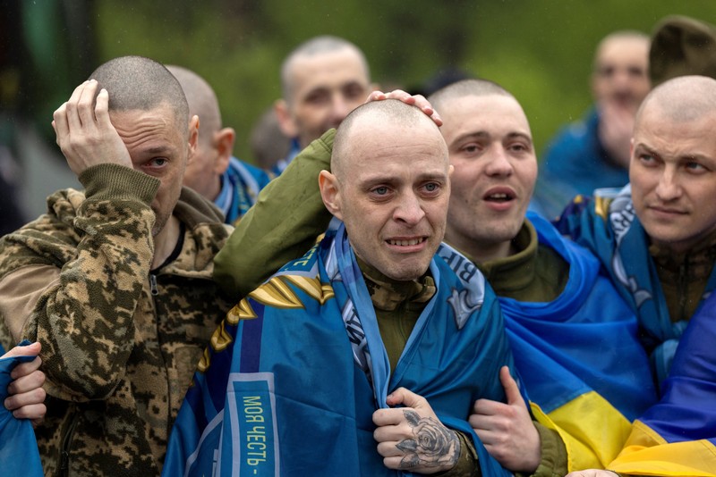 Otoritas Rusia dan Ukraina saling melakukan pertukaran tahanan terbaru pekan ini, Jumat (15/5/2026). Total 40 tentara telah dibebaskan dalam pertukaran tahanan itu. REUTERS/Thomas Peter)