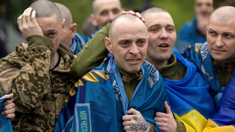 Otoritas Rusia dan Ukraina saling melakukan pertukaran tahanan terbaru pekan ini, Jumat (15/5/2026). Total 40 tentara telah dibebaskan dalam pertukaran tahanan itu. REUTERS/Thomas Peter)