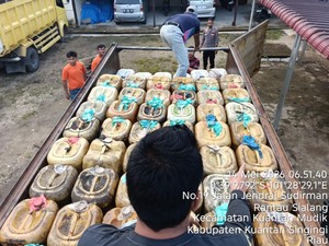 Polda Riau Tangkap Mafia BBM, Satu Truk Solar Disita di Kuansing