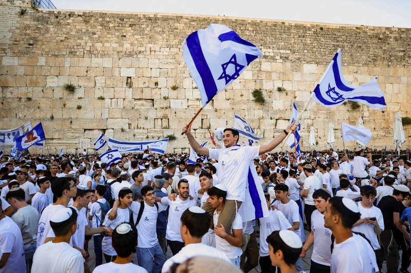 Menteri Keamanan Nasional Israel Itamar Ben-Gvir, lakukan provokasi di halaman kompleks Masjid Al-Aqsa pada Kamis (14/5/2026). (via REUTERS/Itamar Ben Gvir's Office)