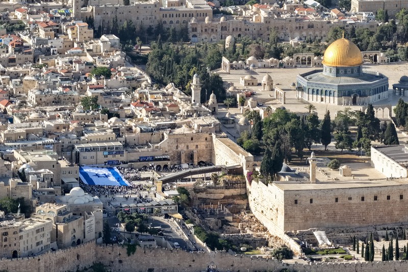 Menteri Keamanan Nasional Israel Itamar Ben-Gvir, lakukan provokasi di halaman kompleks Masjid Al-Aqsa pada Kamis (14/5/2026). (via REUTERS/Itamar Ben Gvir's Office)