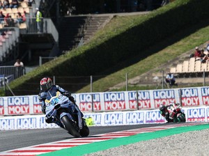 Hasil Sprint Race MotoGP Catalunya 2026: Ketat! Alex Marquez Asapi Acosta