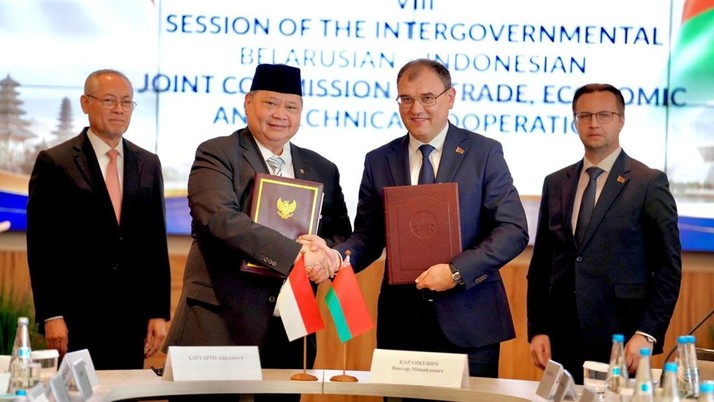 Indonesia dan Belarus menandatangani Agreed Minutes Sidang Komisi Bersama (SKB) ke-8 dan Kesepakatan Kerja Sama Antar Pelaku Usaha. (Dok. Humas Kemenko Perekonomian)