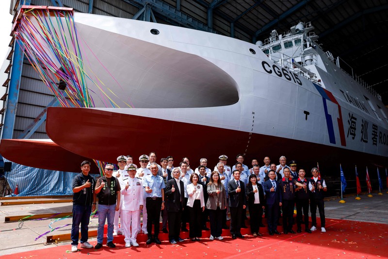 Menteri Dewan Urusan Kelautan Taiwan, Kuan Bi-ling, memperkenalkan