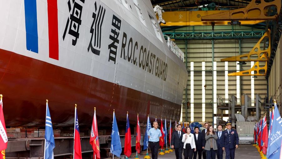 Menteri Dewan Urusan Kelautan Taiwan, Kuan Bi-ling, menghadiri acara peluncuran kapal patroli katamaran kelas Anping CG615 di Kaohsiung, Taiwan, 15 Mei 2026.