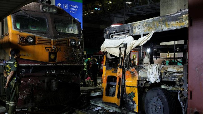 Kereta Tabrak Bus di Bangkok, Delapan Orang Meninggal Dunia