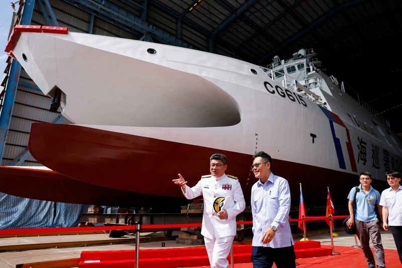 Menteri Dewan Urusan Kelautan Taiwan, Kuan Bi-ling, memperkenalkan