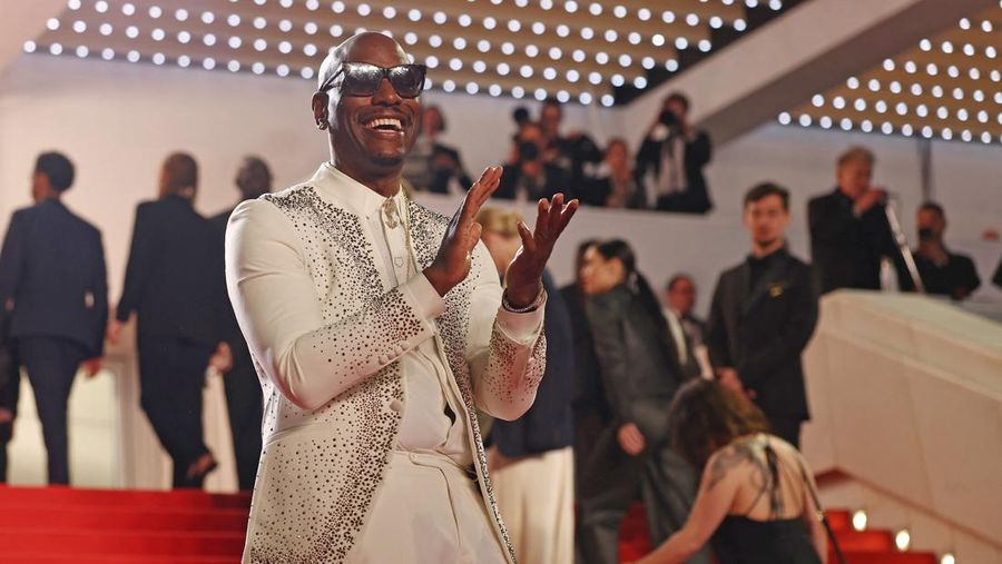 Tyrese Gibson berpose di karpet merah untuk pemutaran film