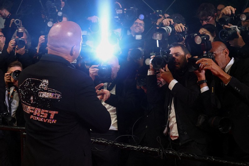 Jordana Brewster, Michelle Rodriguez, dan Vin Diesel berpose di karpet merah untuk pemutaran film