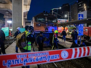 Ngeri Tabrakan Maut Kereta Barang di Thailand Sampai Bus Terbakar