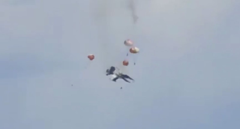 Dua jet tempur dilaporkan bertabrakan di udara saat melakukan demonstrasi dalam sebuah acara kedirgantaraan di negara bagian barat laut Idaho, Amerika Serikat (AS). Minggu (17/7/2026). (Henk Zuurbier/Handout via REUTERS)