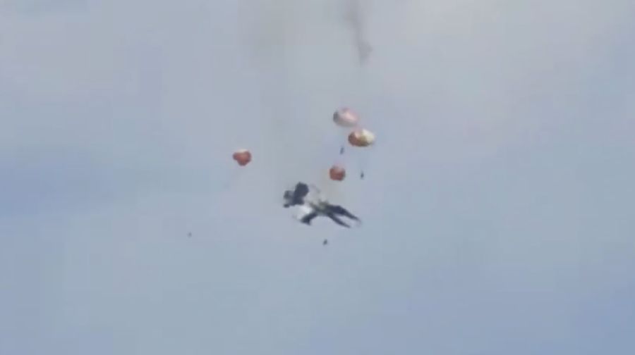 Dua jet tempur dilaporkan bertabrakan di udara saat melakukan demonstrasi dalam sebuah acara kedirgantaraan di negara bagian barat laut Idaho, Amerika Serikat (AS). Minggu (17/7/2026). (Tangkapan Layar Video/X)