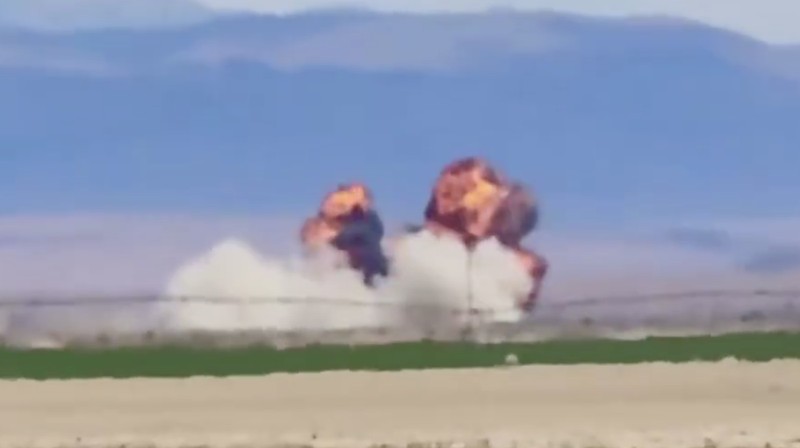 Dua jet tempur dilaporkan bertabrakan di udara saat melakukan demonstrasi dalam sebuah acara kedirgantaraan di negara bagian barat laut Idaho, Amerika Serikat (AS). Minggu (17/7/2026). (Tangkapan Layar Video/X)
