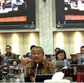 Gubernur Bank Indonesia, Perry Warjiyo saat mengikuti rapat kerja dengan Komisi XI DPR RI di Komplek Parlemen, Jakarta, Senin (18/5/2026). (Tangkapan Layar Youtube/TVR Parlemen)