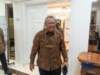 Gubernur BI, Perry Warjiyo menghadiri rapat kerja Komisi XI DPR, Jakarta, Senin (18/5/2026). (CNBC Indonesia/Robertus Andrianto Serin)