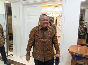 Gubernur BI, Perry Warjiyo menghadiri rapat kerja Komisi XI DPR, Jakarta, Senin (18/5/2026). (CNBC Indonesia/Robertus Andrianto Serin)