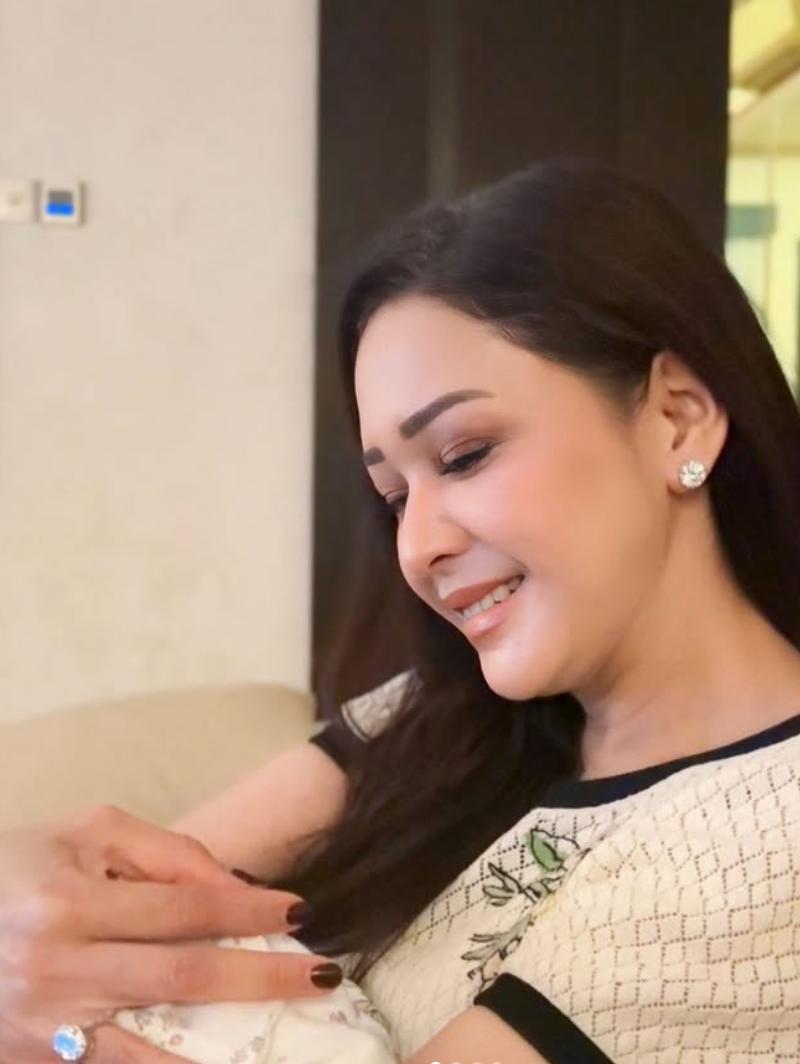 Gaya Maia Estianty & Ibunda Alyssa Daguise, Duo Nenek Momong Baby Soleil