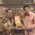 Menteri Perumahan dan Kawasan Permukiman (PKP), Maruarar Sirait dan Menteri Kebudayaan (Menbud) Fadli Zon saat ditemui di kantor Kementerian PKP, Senin (18/5/2026). (CNBC Indonesia/Chandra Dwi Pranata)