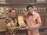 Menteri Perumahan dan Kawasan Permukiman (PKP), Maruarar Sirait dan Menteri Kebudayaan (Menbud) Fadli Zon saat ditemui di kantor Kementerian PKP, Senin (18/5/2026). (CNBC Indonesia/Chandra Dwi Pranata)
