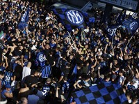 Lautan Hitam Biru! Puluhan Ribu Fan Inter Milan Rayakan Double Winner