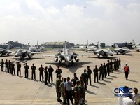 Pesawat jet tempur Multi-Role Combat Aircraft (MRCA) Rafale, A400M MRTT, Falcon 8X, Smart Weapon Hammer dan Missile Meteor di Lanud Halim Perdana Kusuma, Jakarta, Senin (18/5/2026). (CNBC Indonesia/Muhammad Sabki)