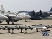 Potret 'Berjejer' Jet Tempur hingga Rudal Meteor Tiba di RI