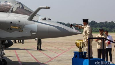 Prabowo Serahkan Enam Pesawat Rafale serta Misil Prancis 