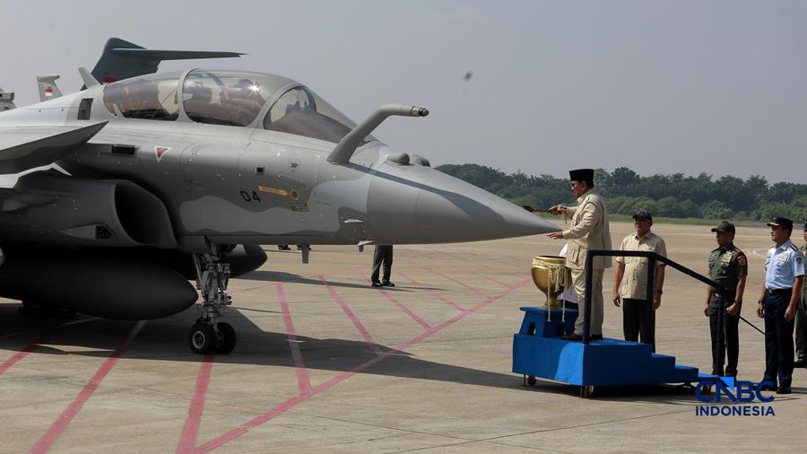 Presiden Prabowo Subianto saat hadir dalam acara Penyerahan Pesawat jet tempur Multi-Role Combat Aircraft (MRCA) Rafale, A400M MRTT, Falcon 8X serta Radar GCI, Smart Weapon Hammer dan Missile Meteor di Lanud Halim Perdana Kusuma, Jakarta, Senin (18/5/2026). (CNBC Indonesia/Muhammad Sabki)