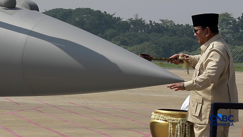 Presiden Prabowo Subianto saat hadir dalam acara Penyerahan Pesawat jet tempur Multi-Role Combat Aircraft (MRCA) Rafale, A400M MRTT, Falcon 8X serta Radar GCI, Smart Weapon Hammer dan Missile Meteor di Lanud Halim Perdana Kusuma, Jakarta, Senin (18/5/2026). (CNBC Indonesia/Muhammad Sabki)