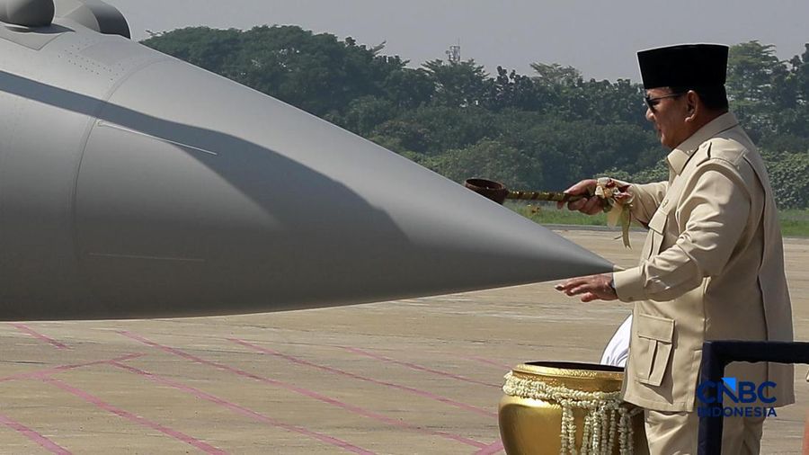 Presiden Prabowo Subianto saat hadir dalam acara Penyerahan Pesawat jet tempur Multi-Role Combat Aircraft (MRCA) Rafale, A400M MRTT, Falcon 8X serta Radar GCI, Smart Weapon Hammer dan Missile Meteor di Lanud Halim Perdana Kusuma, Jakarta, Senin (18/5/2026). (CNBC Indonesia/Muhammad Sabki)
