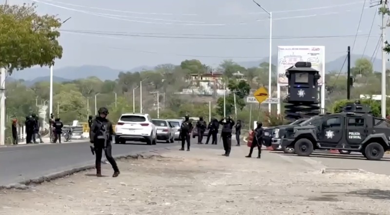 Sedikitnya 10 orang, termasuk seorang anak di bawah umur, tewas dalam serangan bersenjata di negara bagian Puebla, Meksiko, pada Minggu (17/5/2026). (Tangkapan Layar Video Reuters)
