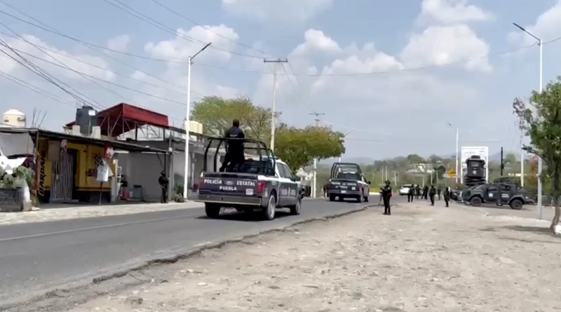 Sedikitnya 10 orang, termasuk seorang anak di bawah umur, tewas dalam serangan bersenjata di negara bagian Puebla, Meksiko, pada Minggu (17/5/2026). (Tangkapan Layar Video Reuters)