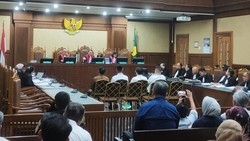 8 Terdakwa Kasus Korupsi Kredit Ekspor LPEI Didakwa Rugikan Negara Rp 992 M