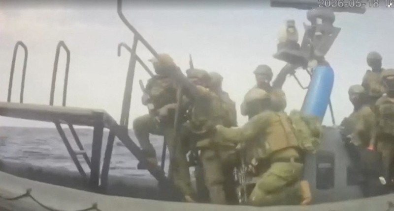 Angkatan laut Israel mencegat Armada Global Sumud yang sedang menuju Gaza di perairan internasional, Senin (18/5/2026). (Global Sumud Flotilla/Handout via REUTERS)