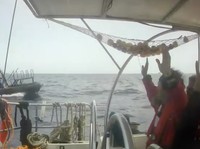 Angkatan laut Israel mencegat Armada Global Sumud yang sedang menuju Gaza di perairan internasional, Senin (18/5/2026). (Global Sumud Flotilla/Handout via REUTERS)